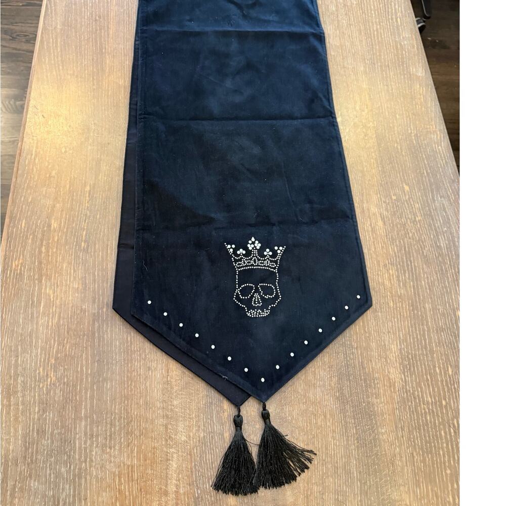 Halloween Decor Crown Skull Table Runner Black 75 inches